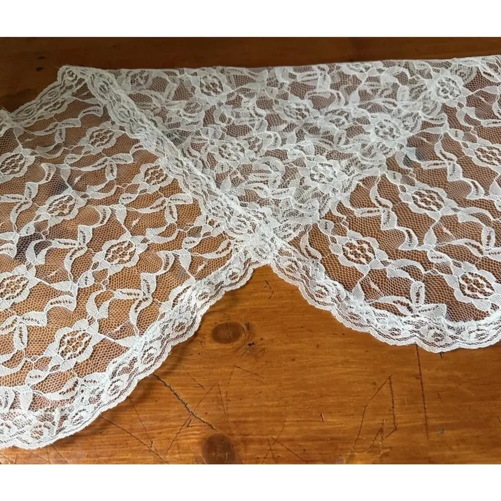 Vintage White Lace Table Runner Oval Cottage Farmhouse Wedding Cottagecore Decor